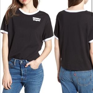 Black Levi’s t shirt
